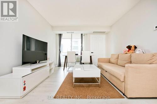 2209 - 35 Empress Avenue, Toronto, ON - Indoor Photo Showing Living Room