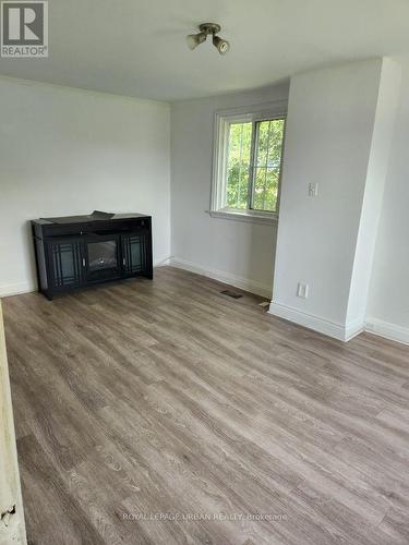 21192 Leslie Street, East Gwillimbury (Queensville), ON - Indoor Photo Showing Living Room