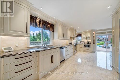 48 Hillgarden Drive, Hamilton (Stoney Creek Mountain), ON - Indoor Photo Showing Kitchen With Double Sink With Upgraded Kitchen