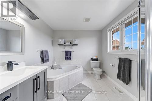 48 Hillgarden Drive, Hamilton (Stoney Creek Mountain), ON - Indoor Photo Showing Bathroom