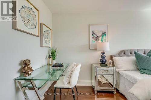 417 - 11 Bronte Road, Oakville (Bronte West), ON - Indoor Photo Showing Dining Room