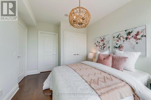 417 - 11 Bronte Road, Oakville (Bronte West), ON - Indoor Photo Showing Bedroom