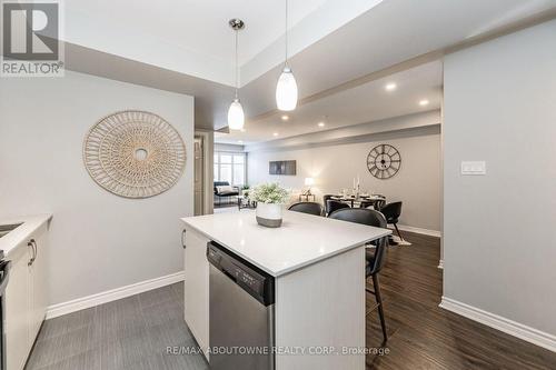 4-01 - 2420 Baronwood Drive, Oakville (West Oak Trails), ON - Indoor Photo Showing Kitchen