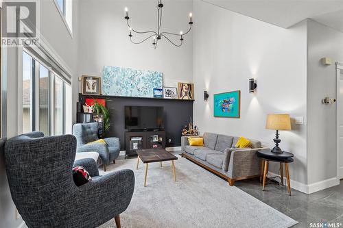 722 Brookhurst Lane, Saskatoon, SK - Indoor Photo Showing Living Room