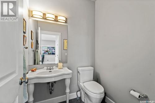 722 Brookhurst Lane, Saskatoon, SK - Indoor Photo Showing Bathroom