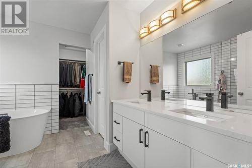 722 Brookhurst Lane, Saskatoon, SK - Indoor Photo Showing Bathroom