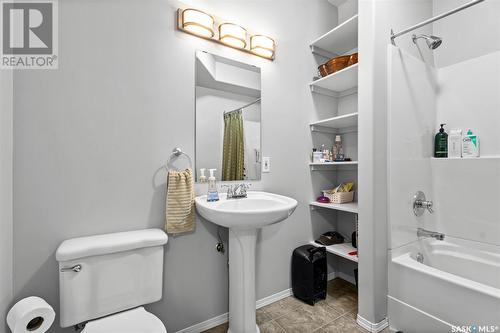 722 Brookhurst Lane, Saskatoon, SK - Indoor Photo Showing Bathroom