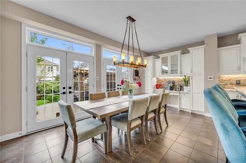 20 Lampman Drive, Hamilton, ON - Indoor Photo Showing Dining Room