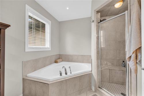 20 Lampman Drive, Hamilton, ON - Indoor Photo Showing Bathroom