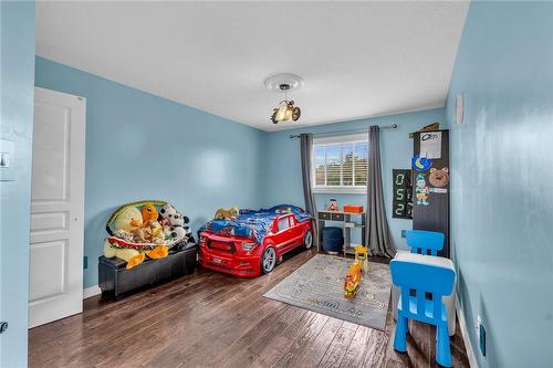 20 Lampman Drive, Hamilton, ON - Indoor Photo Showing Bedroom