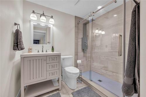 20 Lampman Drive, Hamilton, ON - Indoor Photo Showing Bathroom