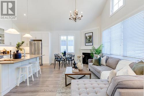 133 Yellow Birch Crescent, Blue Mountains, ON - Indoor Photo Showing Living Room