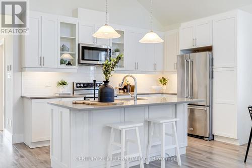 133 Yellow Birch Crescent, Blue Mountains, ON - Indoor Photo Showing Kitchen With Upgraded Kitchen