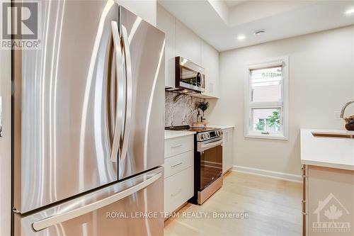 B - 415 Tweedsmuir Avenue, Ottawa, ON - Indoor Photo Showing Kitchen