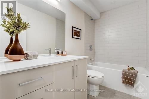 B - 415 Tweedsmuir Avenue, Ottawa, ON - Indoor Photo Showing Bathroom