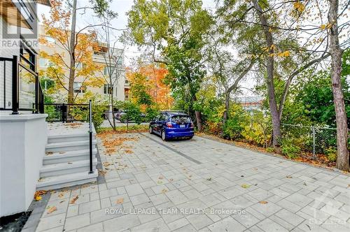 B - 415 Tweedsmuir Avenue, Ottawa, ON - Outdoor