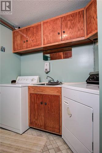 1380 Keast Drive, Sudbury, ON - Indoor Photo Showing Laundry Room