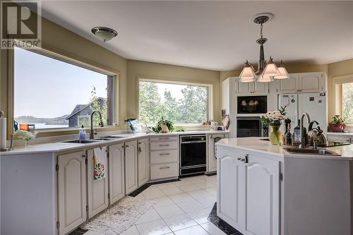 1380 Keast Drive, Sudbury, ON - Indoor Photo Showing Kitchen With Double Sink