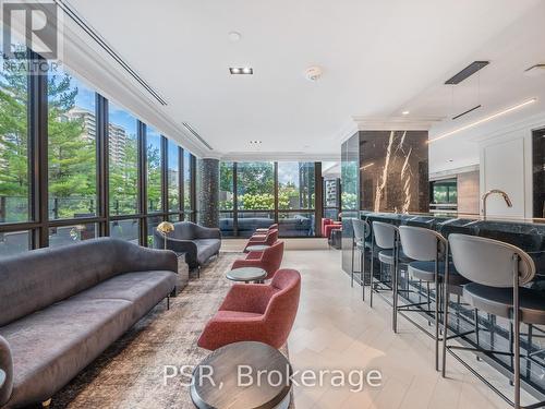 512 - 6 Jackes Avenue, Toronto (Rosedale-Moore Park), ON - Indoor Photo Showing Living Room