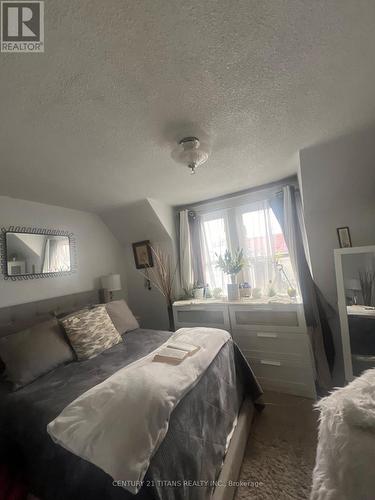 19 Sibley Avenue, Toronto, ON - Indoor Photo Showing Bedroom