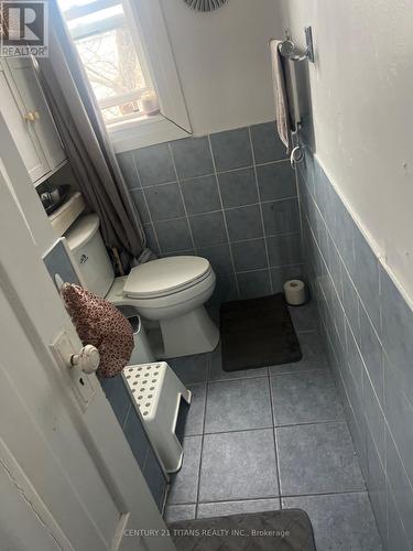 19 Sibley Avenue, Toronto, ON - Indoor Photo Showing Bathroom