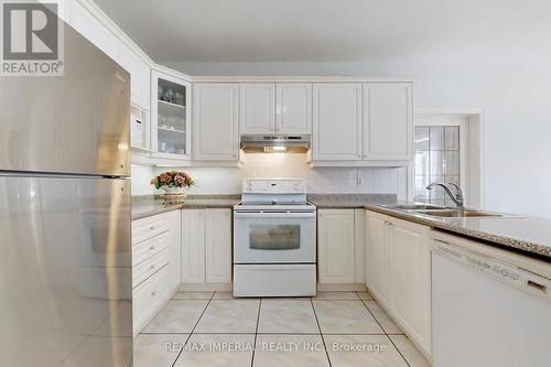 16 Oak Avenue, Richmond Hill (South Richvale), ON - Indoor Photo Showing Kitchen With Double Sink