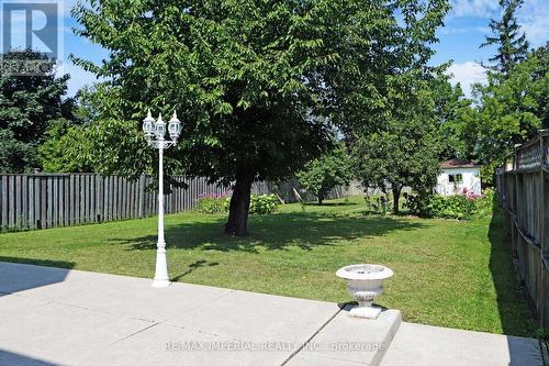 16 Oak Avenue, Richmond Hill (South Richvale), ON - Outdoor