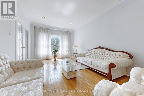 16 Oak Avenue, Richmond Hill (South Richvale), ON - Indoor Photo Showing Living Room