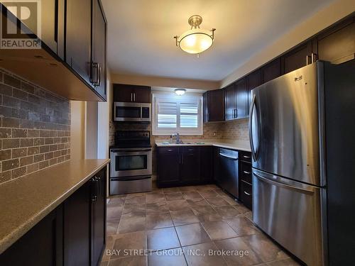 Upper - 3400 Frobex Court, Mississauga (Erindale), ON - Indoor Photo Showing Kitchen