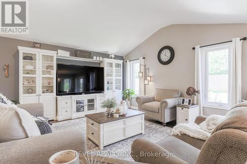 46 Claxton Crescent, Kawartha Lakes (Lindsay), ON - Indoor Photo Showing Living Room