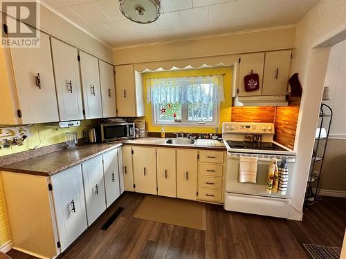 11 Main Street, Grand Falls-Windsor, NL - Indoor Photo Showing Kitchen