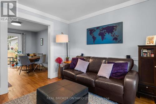 77 Albert Street N, Orillia, ON - Indoor Photo Showing Living Room