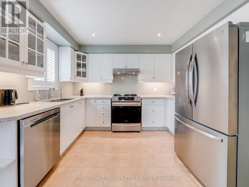 39 Pertosa Drive, Brampton, ON - Indoor Photo Showing Kitchen With Upgraded Kitchen