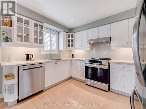 39 Pertosa Drive, Brampton, ON - Indoor Photo Showing Kitchen With Upgraded Kitchen