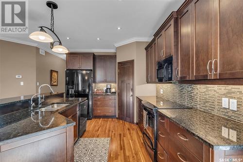 818 Shepherd Crescent, Saskatoon, SK - Indoor Photo Showing Kitchen With Double Sink With Upgraded Kitchen