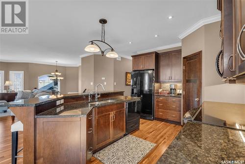 818 Shepherd Crescent, Saskatoon, SK - Indoor Photo Showing Kitchen