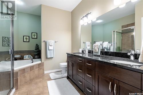 818 Shepherd Crescent, Saskatoon, SK - Indoor Photo Showing Bathroom