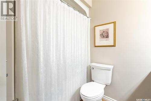 818 Shepherd Crescent, Saskatoon, SK - Indoor Photo Showing Bathroom