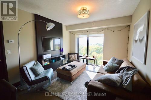 1113 - 1235 Richmond Street, London, ON - Indoor Photo Showing Living Room