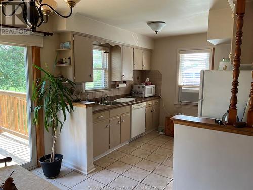 2678 Randolph Avenue, Windsor, ON - Indoor Photo Showing Kitchen