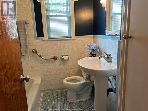 2678 Randolph Avenue, Windsor, ON - Indoor Photo Showing Bathroom