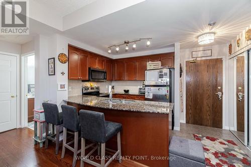 204 - 8 Maison Parc Court, Vaughan, ON - Indoor Photo Showing Kitchen