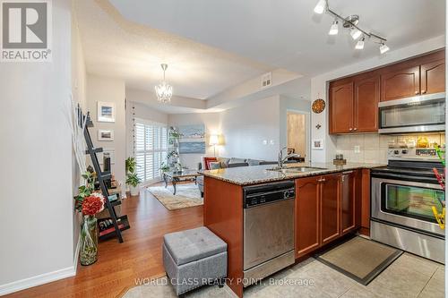 204 - 8 Maison Parc Court, Vaughan, ON - Indoor Photo Showing Kitchen With Stainless Steel Kitchen