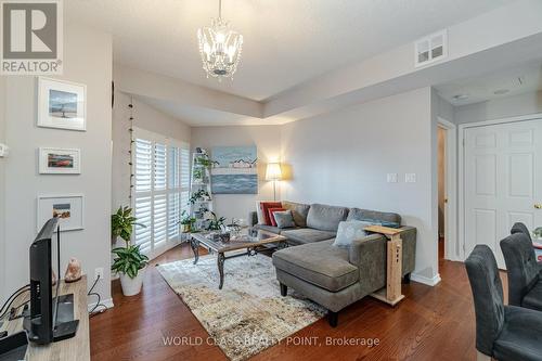 204 - 8 Maison Parc Court, Vaughan, ON - Indoor Photo Showing Living Room