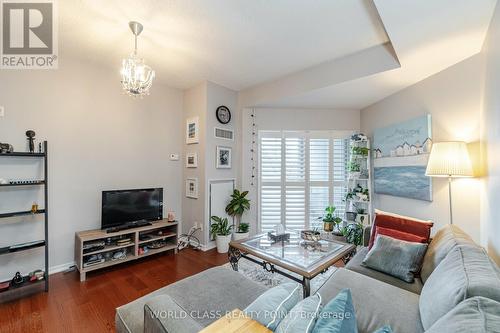 204 - 8 Maison Parc Court, Vaughan, ON - Indoor Photo Showing Living Room