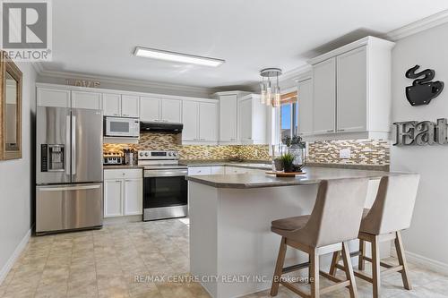 56 Mapleridge Crescent, Thames Centre (Dorchester), ON - Indoor Photo Showing Kitchen With Upgraded Kitchen