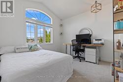 2nd bedroom with Palladian Window - 