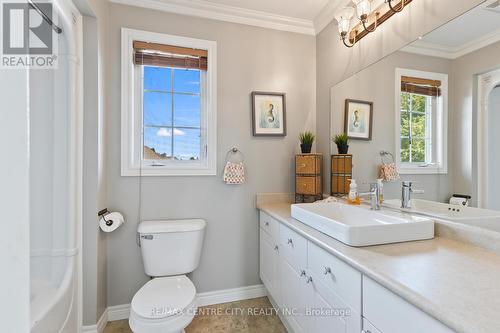 56 Mapleridge Crescent, Thames Centre (Dorchester), ON - Indoor Photo Showing Bathroom