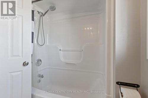 56 Mapleridge Crescent, Thames Centre (Dorchester), ON - Indoor Photo Showing Bathroom