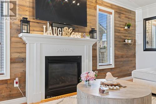 56 Mapleridge Crescent, Thames Centre (Dorchester), ON - Indoor Photo Showing Living Room With Fireplace